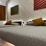 Habemus Loft - The Twins Raffinato Design Contemporaneo Nel Cuore Storico Di Apartamento Trieste